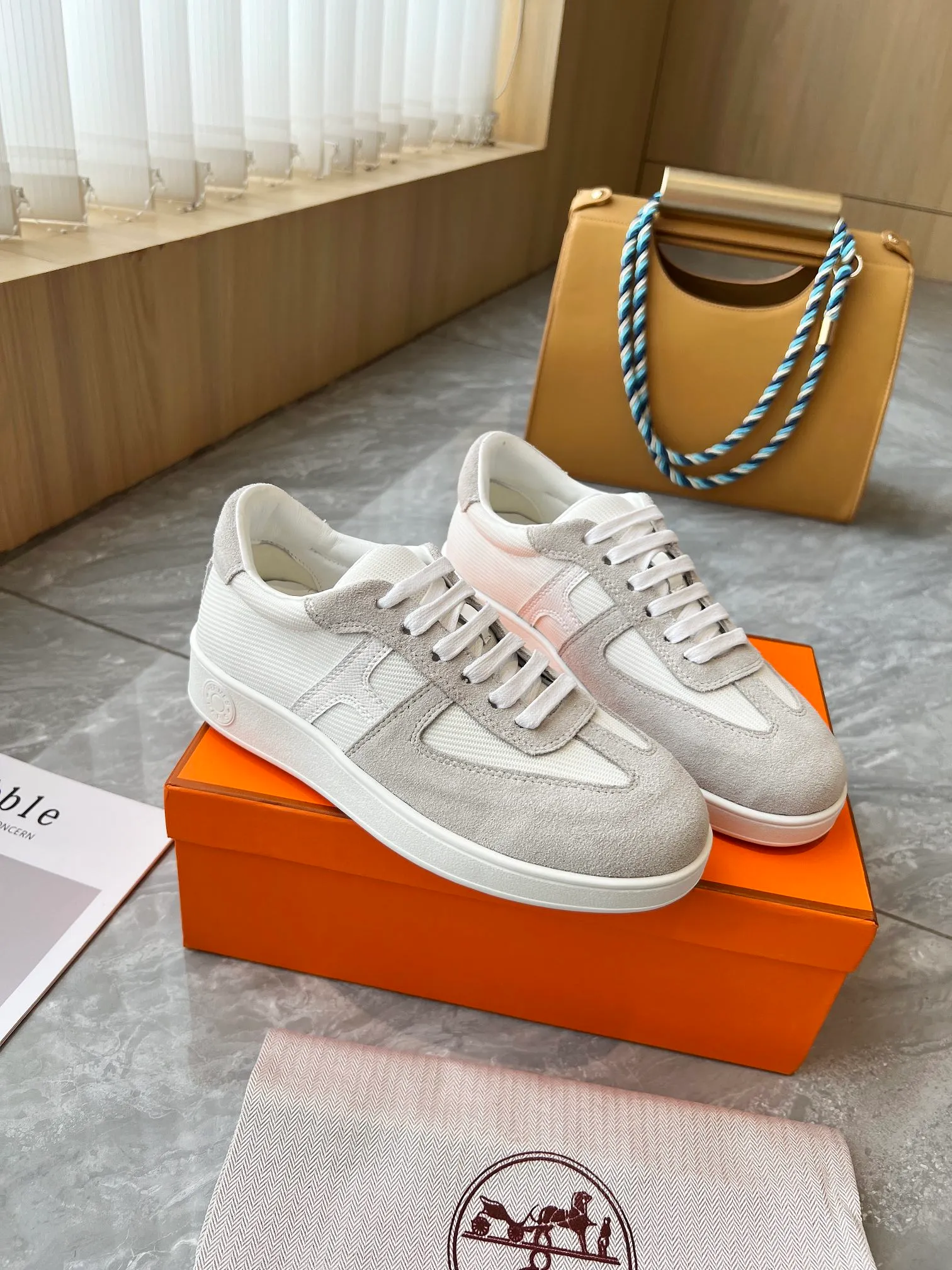 👟👟Ex-factory price 520👟👟 🔥🔥🔥French direct mail HERMES/Hermès flat fashion sports and casual shoes Korean style lace-up mesh lightweight! ! Breathable and comfortable, standard size 35/40 (41 can be customized and will not be returned)